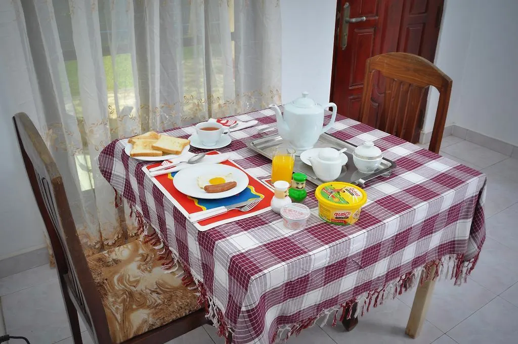 Tms Beach House Negombo Guest house